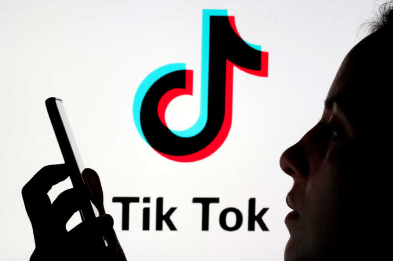 Tο TikTok «κλειδώνει» λογαριασμούς ανήλικων