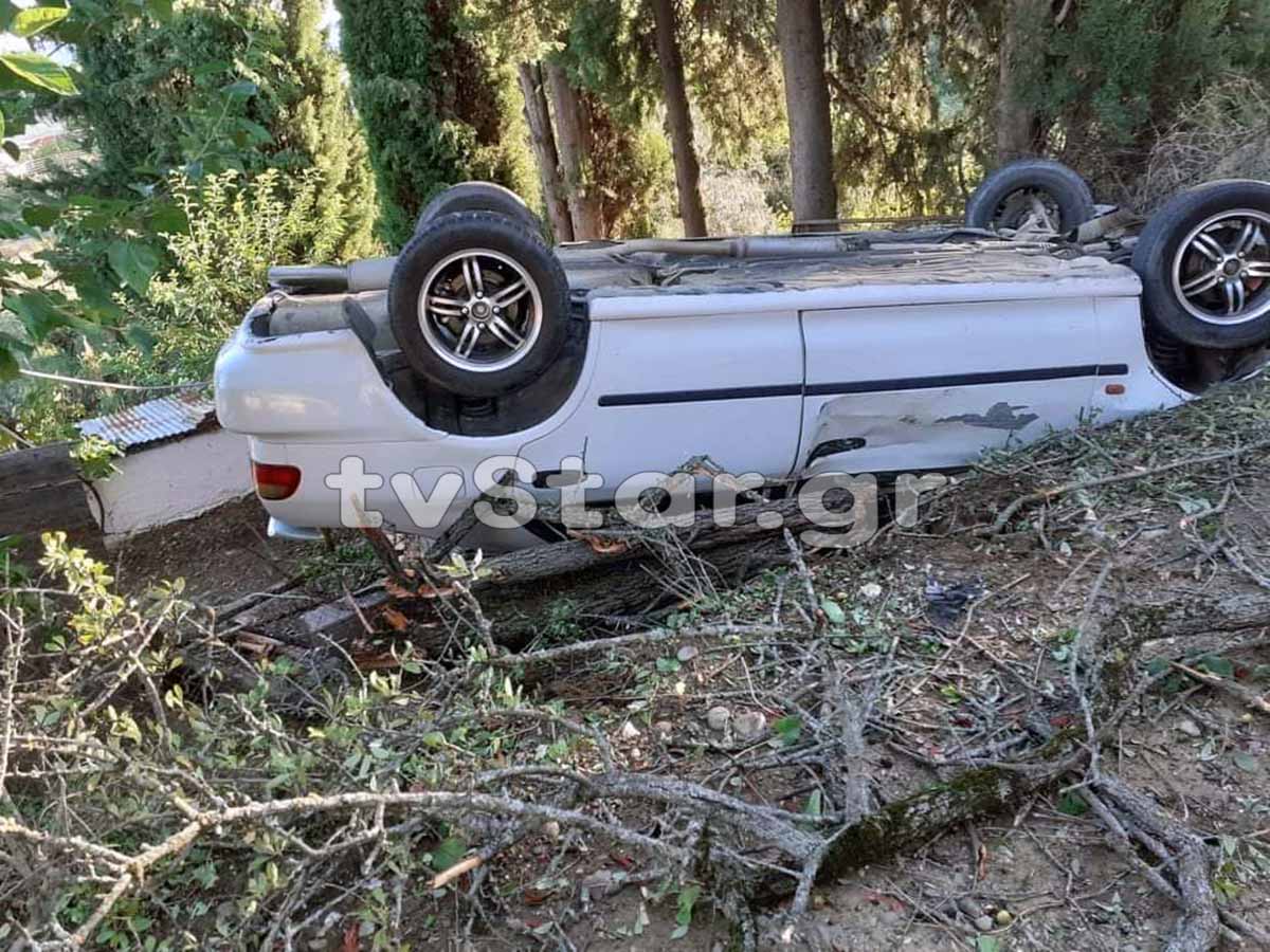 Φθιώτιδα: Οδηγούσε στα 17 και έζησε τον τρόμο στο τιμόνι! Αυτοψία στο σημείο που ανατράπηκε το αυτοκίνητο (Φωτό)