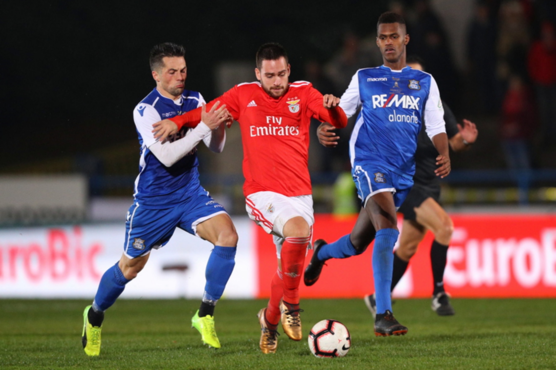epa07241046 Montalegre players Tavares (R) and Prince (L) fights for the ball with SL Benfica's Zivkovic (C) during their Portugal Cup soccer match between Montalegre and SL Benfica CP held at Dr. Diogo Alves Vaz Pereira Stadium, in Montalegre, North of Portugal, 19 December 2018.  EPA