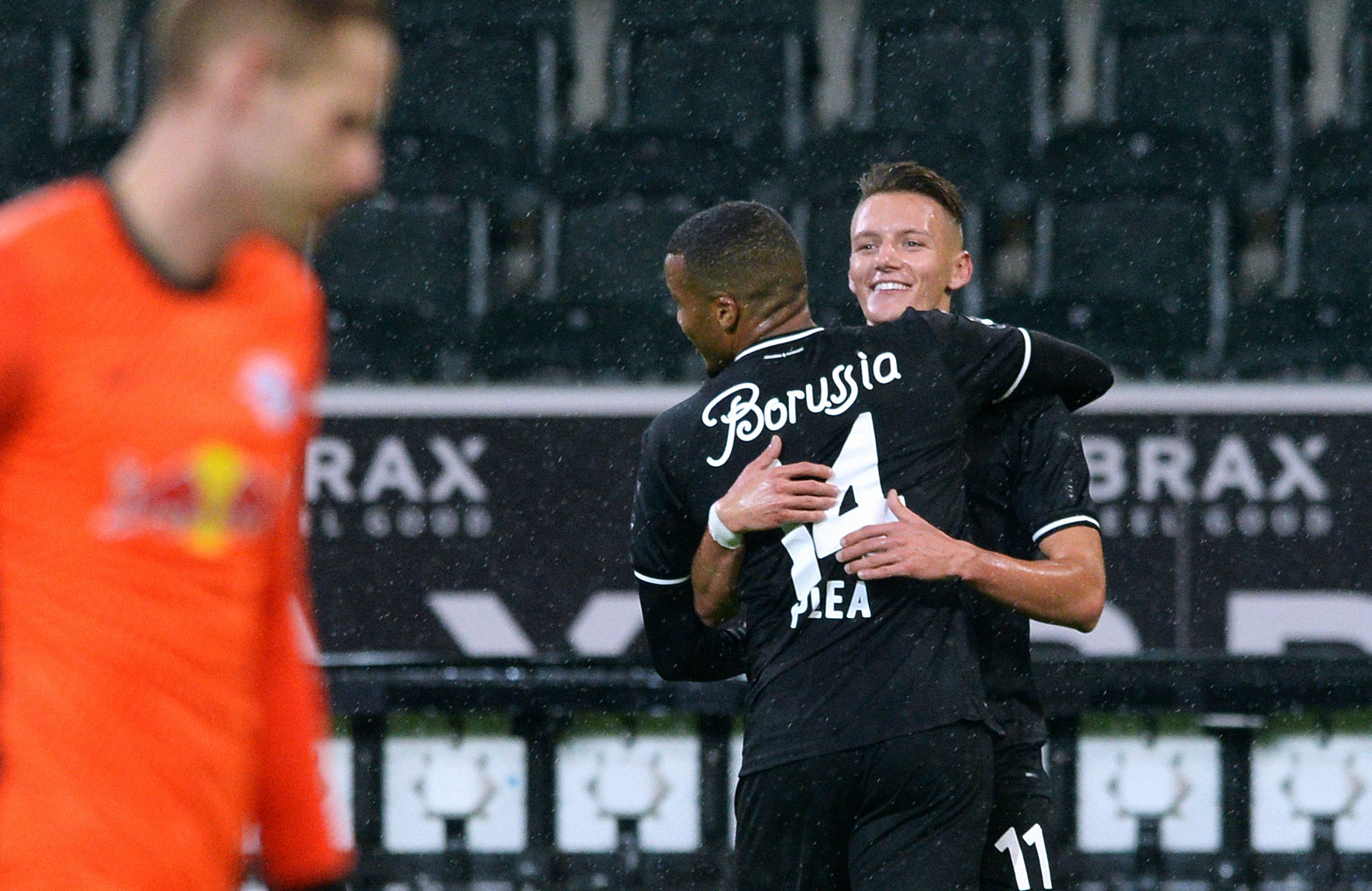 Soccer Football - Bundesliga - Borussia Moenchengladbach v RB Leipzig - Borussia-Park, Moenchengladbach, Germany - October 31, 2020 Borussia Moenchengladbach's Hannes Wolf celebrates scoring their first goal with teammates Pool via REUTERS