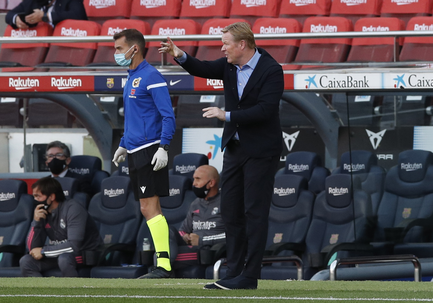 Soccer Football - La Liga Santander - FC Barcelona v Real Madrid - Camp Nou, Barcelona, Spain - October 24, 2020 Barcelona coach Ronald Koeman REUTERS