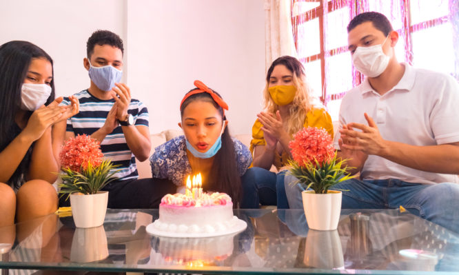 Κορονοϊός: Πόσο μειώνουν οι μάσκες τη διασπορά στους κλειστούς χώρους