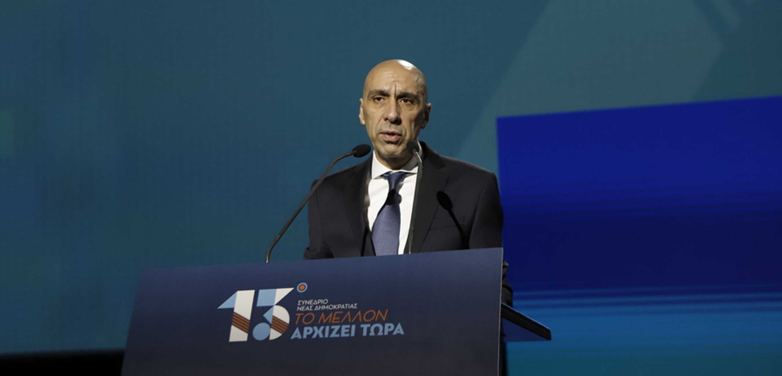 Ο Γενικός Διευθυντής της ΝΔ Γιάννης Μπρατάκος μιλά κατά τη διάρκεια της 2ης ημέρας των εργασιών του 13ου Συνεδρίου της Νέας Δημοκρατίας, το Σάββατο 30 Νοεμβρίου 2019, στα Σπάτα. Το συνέδριο ολοκληρώνει τις εργασίες του την Κυριακή.  ΑΠΕ-ΜΠΕ