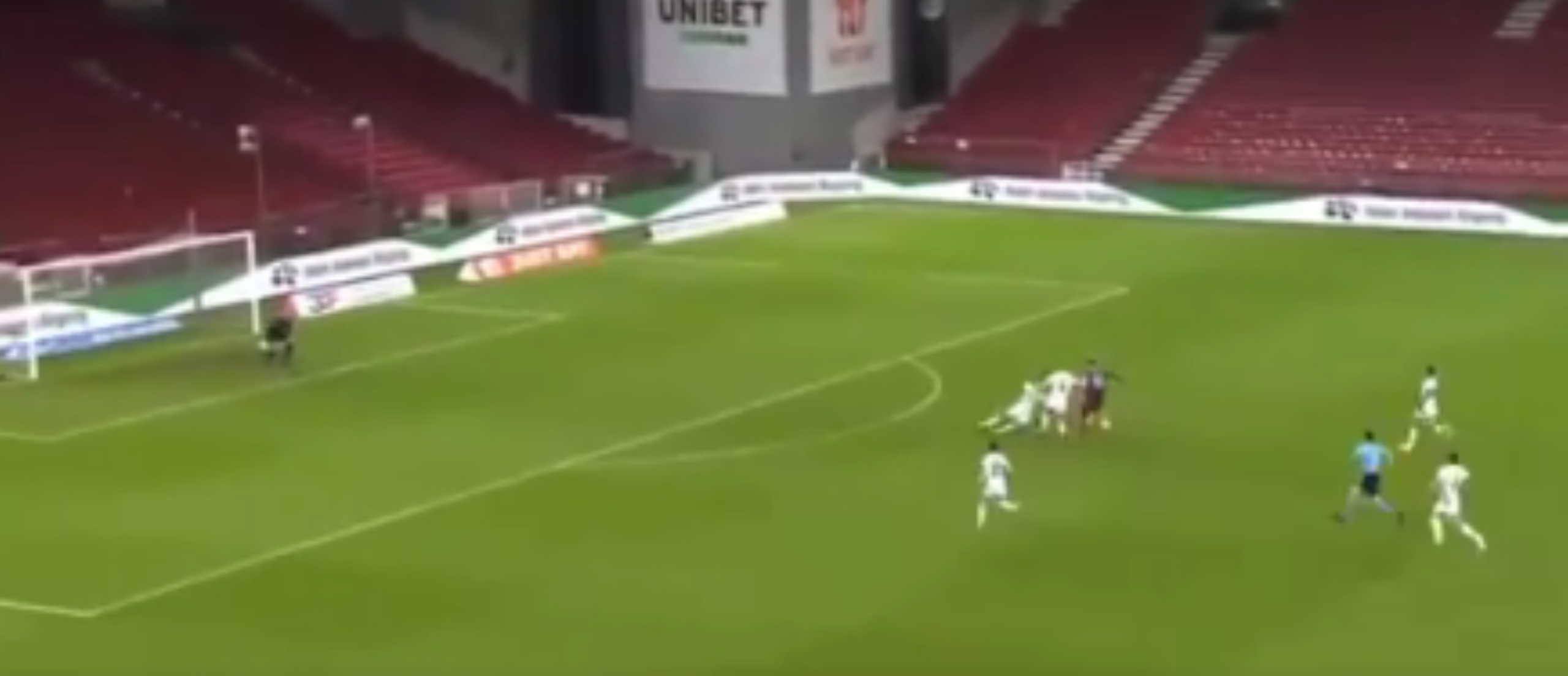 Το αυτογκόλ του… αιώνα σε ματς του Europa League (video)