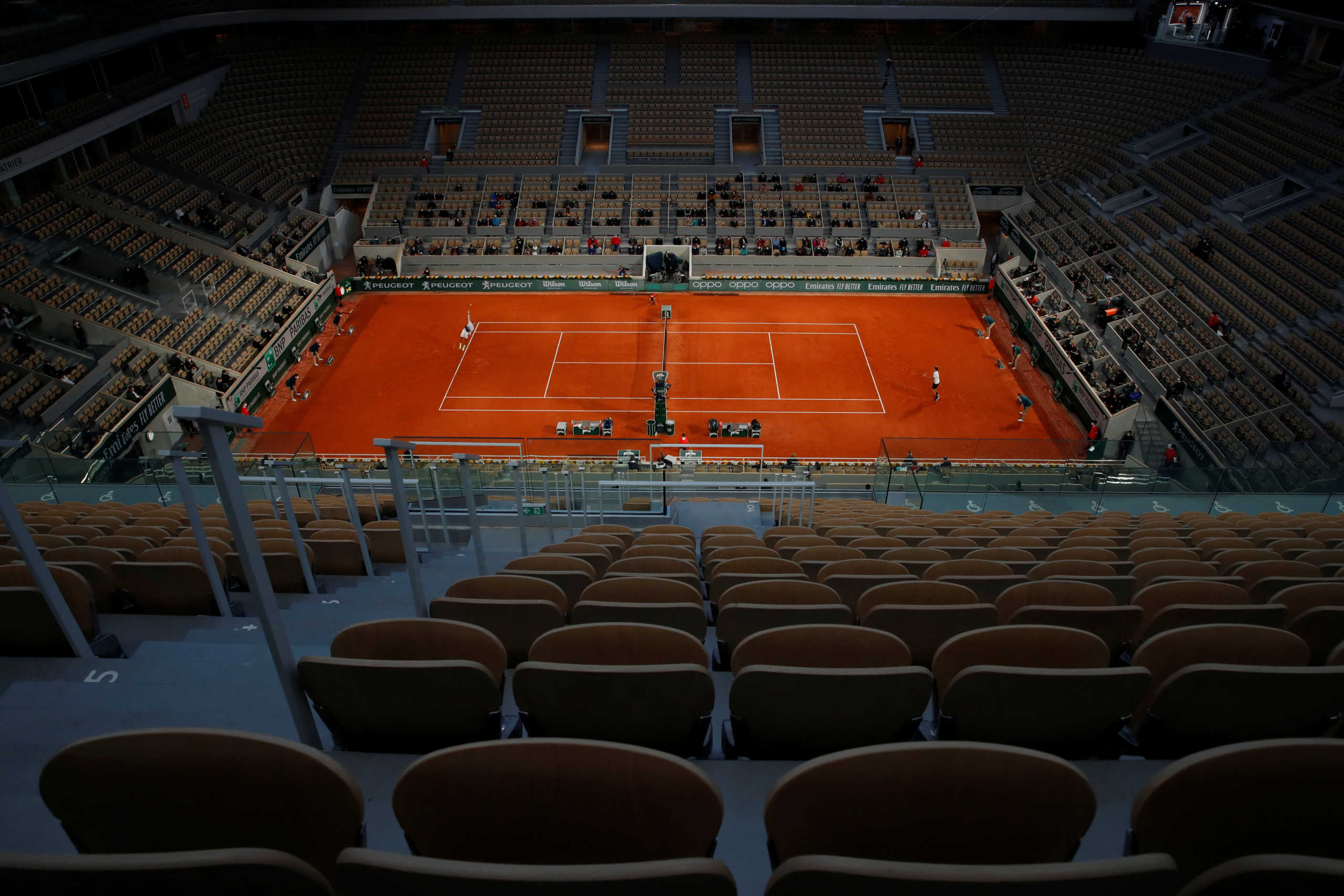 Tennis - French Open - Roland Garros, Paris, France - September 30, 2020  General view during the second round match between Germany's Alexander Zverev and France's Pierre-Hugues Herbert  REUTERS