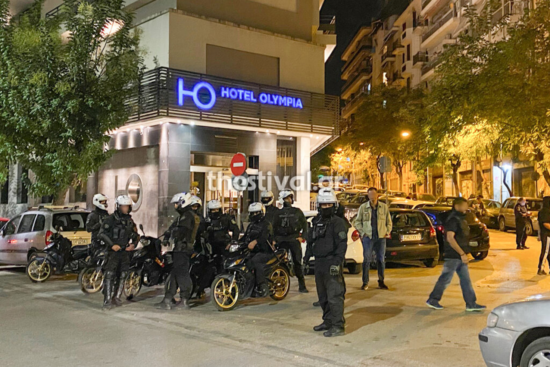 Θεσσαλονίκη: Επίθεση με μολότοφ σε διμοιρία των ΜΑΤ (pics, video)