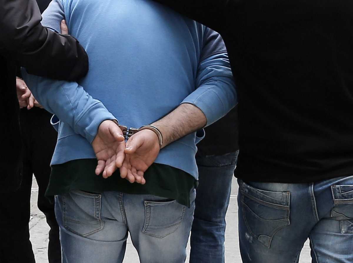 Θεσσαλονίκη: 35χρονος μοίραζε ναρκωτικά και… κορονοϊό