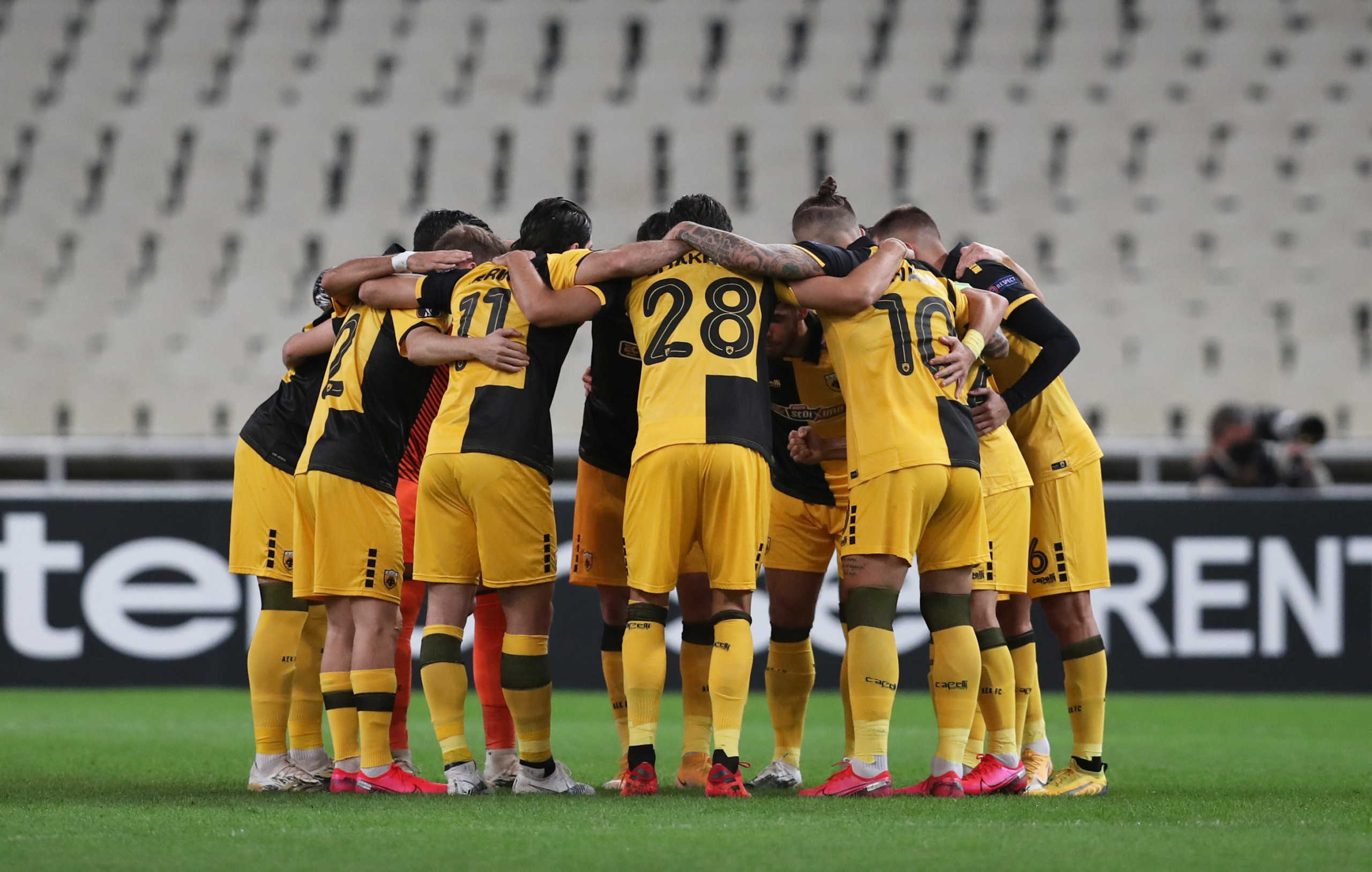 Soccer Football - Europa League - Group G - AEK Athens v Leicester City - OAKA Spiros Louis, Athens, Greece - October 29, 2020 AEK Athens team huddle before the match REUTERS