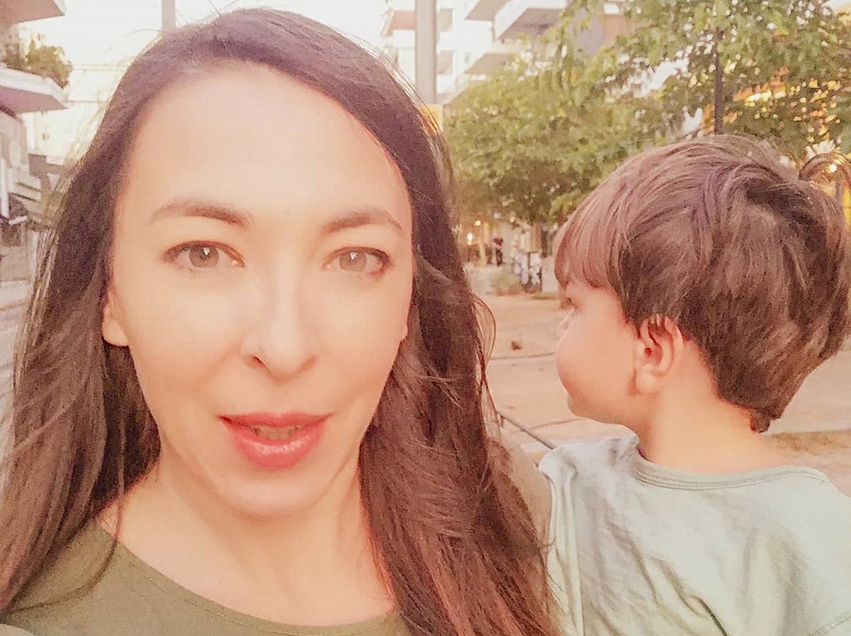 Το συγκινητικό βίντεο που δημοσίευσε η Αλίκη Κατσαβού με τον Κώστα Βουτσά και τον γιο τους