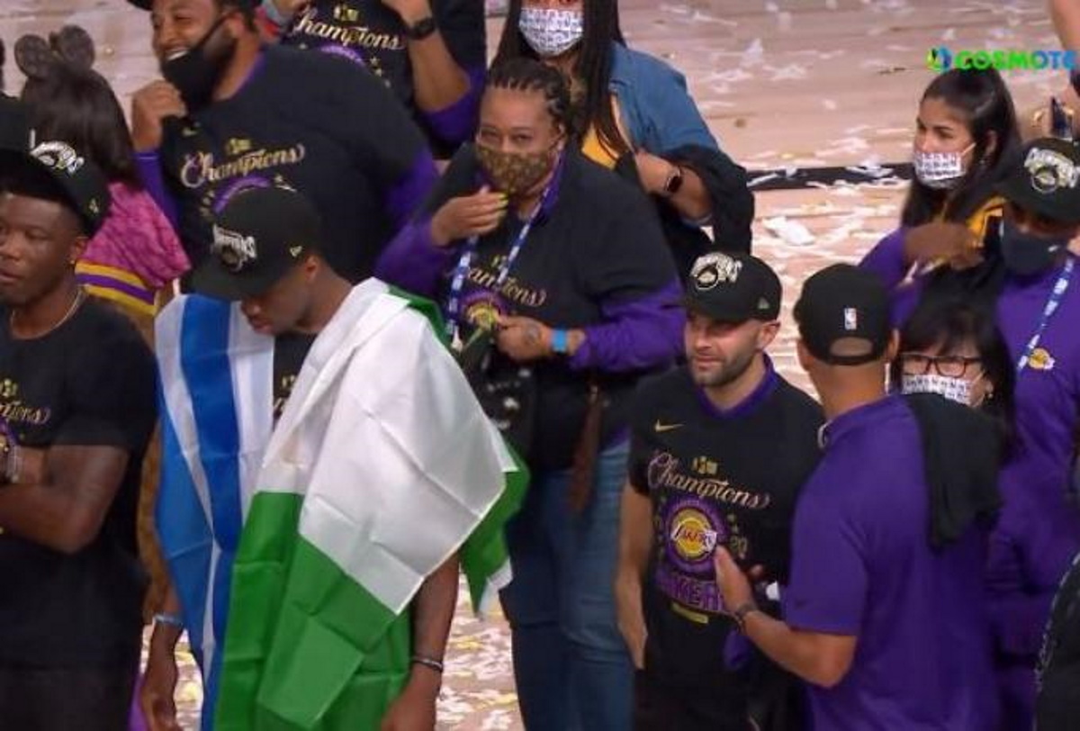 NBA: Έγραψε ιστορία ο Κώστας Αντετοκούνμπο – Πανηγύρισε με την ελληνική και τη νιγηριανή σημαία (vid)