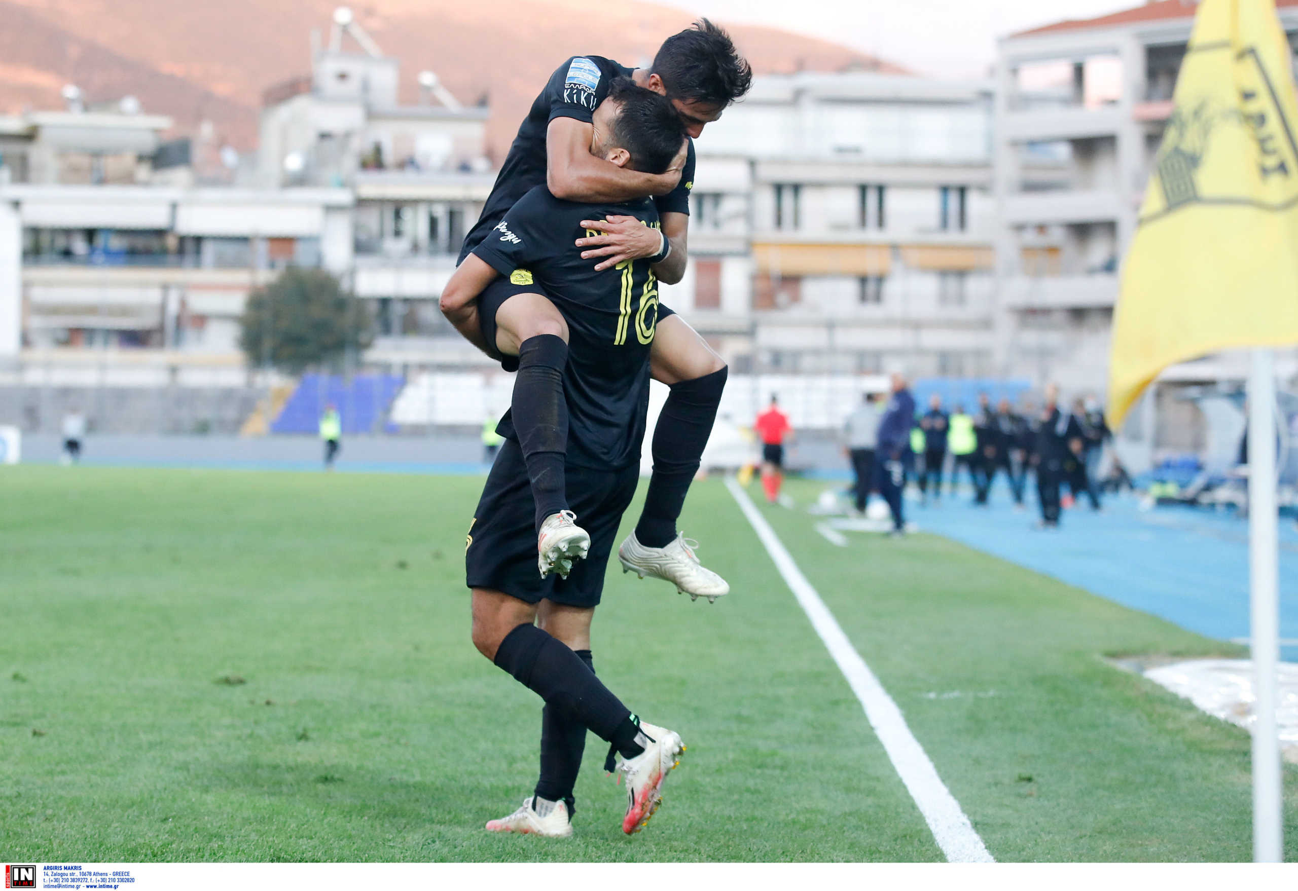 “Τρέλα” στον Άρη για την κορυφή της Superleague! Έξαλλοι πανηγυρισμοί και στο πούλμαν (video)