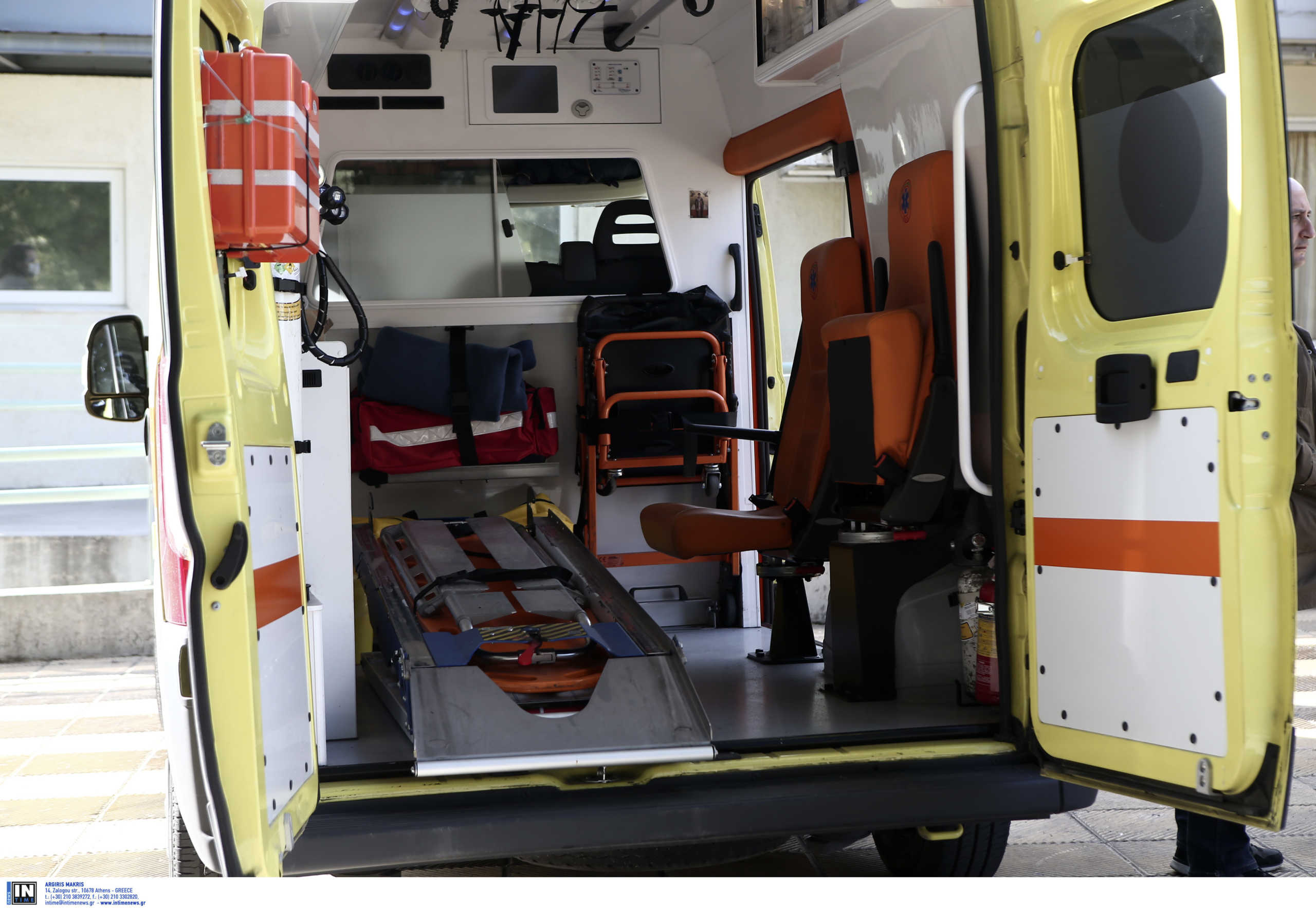 Σέρρες: Ένας νεκρός και τρεις τραυματίες σε σύγκρουση αυτοκινήτου με λεωφορείο της αστυνομίας
