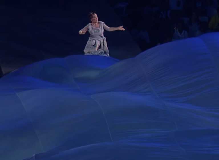 Σοφία Κοκοσαλάκη – Ένας χρόνος χωρίς την διάσημη σχεδιάστρια – Το φόρεμα της Björk στους Ολυμπιακούς Αγώνες «αγνοείται»