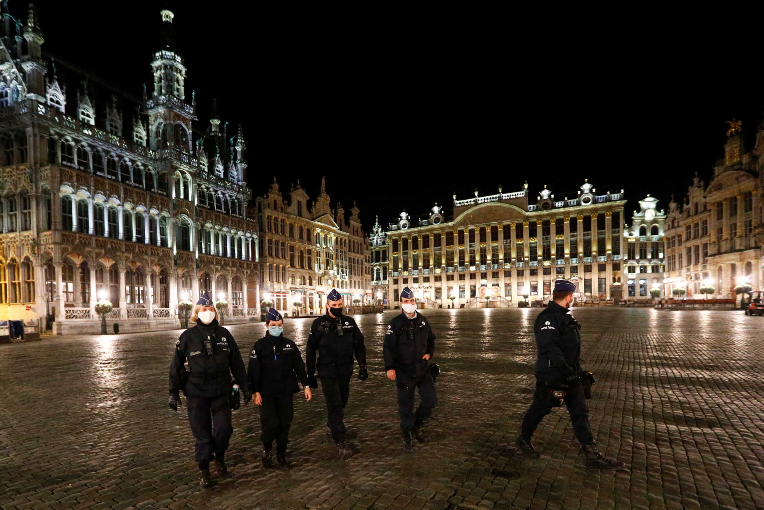 αστυνομικοί στις Βρυξέλλες για έλεγχο εφαρμογής περιοριστικών μέτρων για τον κορονοϊό