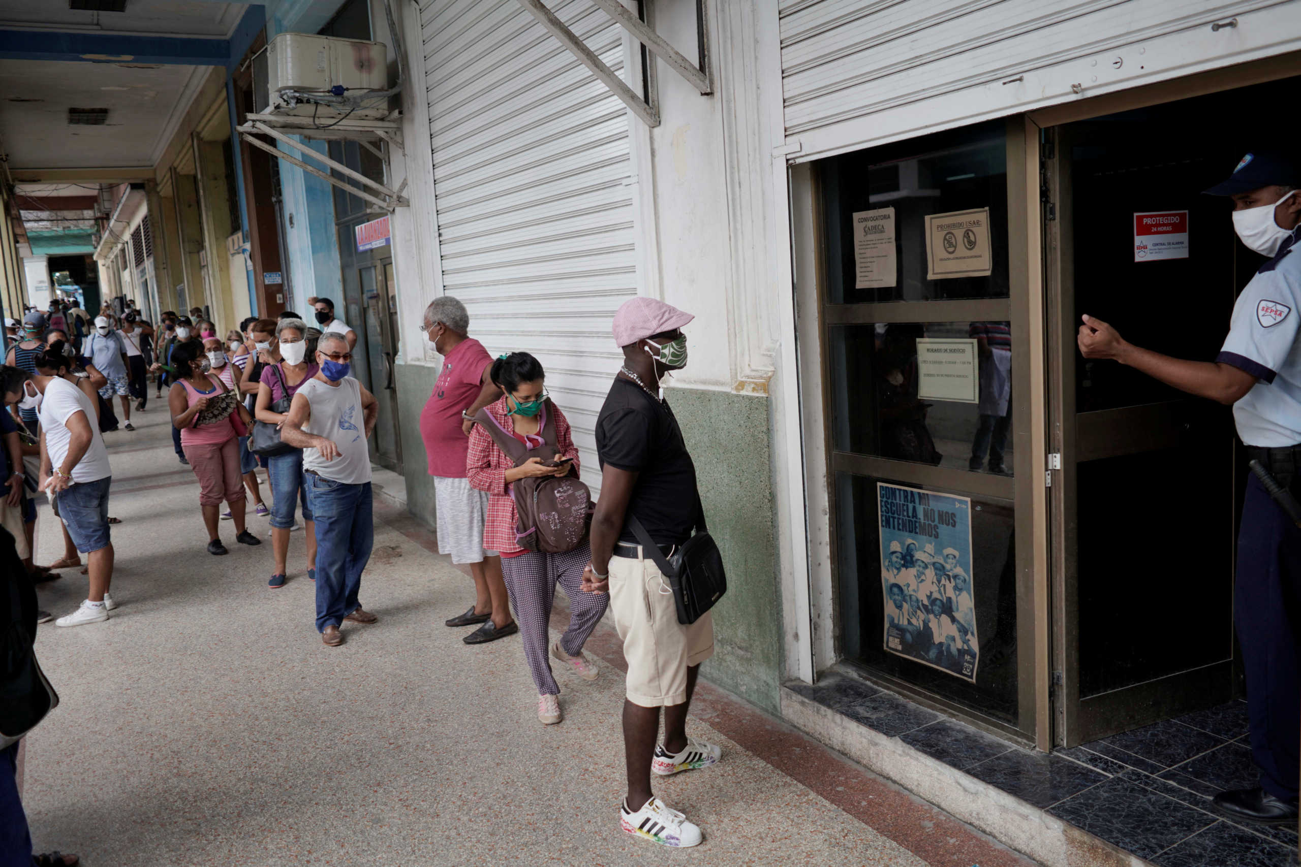 People wait in line to enter a currency exchange office in Havana, Cuba, September 9, 2020. Picture taken September 9, 2020. REUTERS