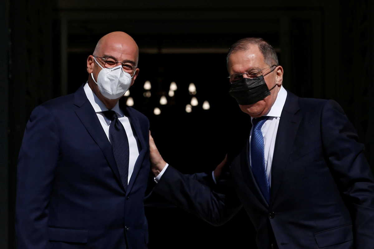 Δένδιας σε Λαβρόφ: Η Ελλάδα έτοιμη για όλα – Γραφείο ταξιδίων για τζιχαντιστές η Τουρκία  