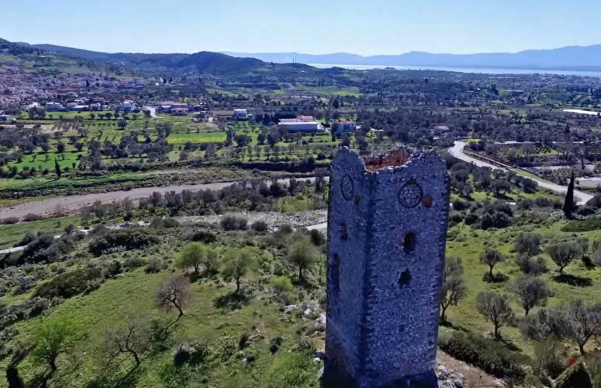 Οι ελληνικοί Δίδυμοι Πύργοι ενός ερωτευμένου ιππότη