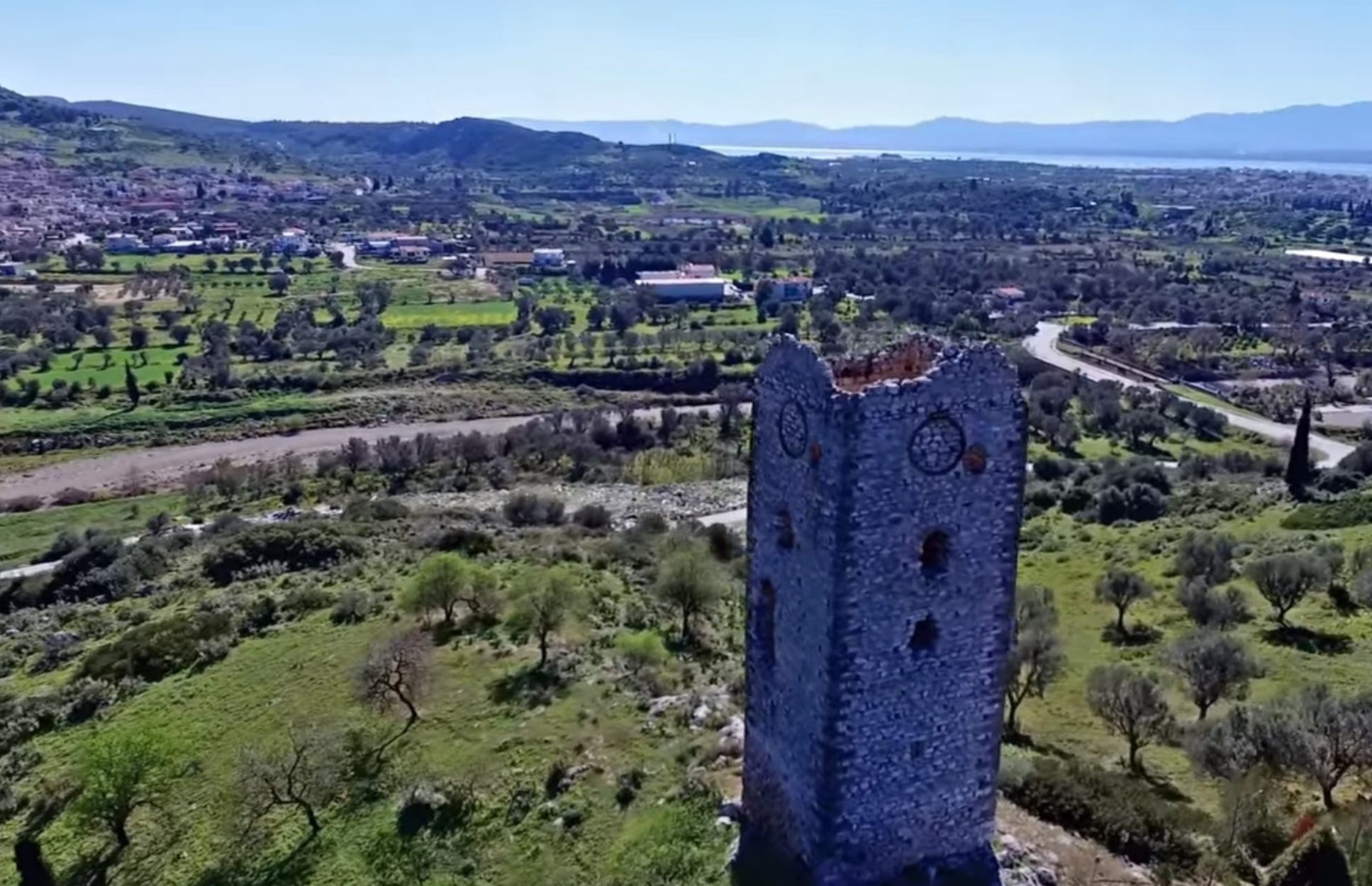 Οι ελληνικοί Δίδυμοι Πύργοι ενός ερωτευμένου ιππότη