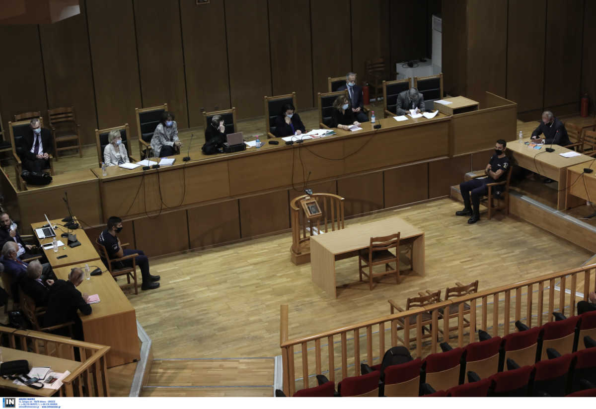 Δίκη Χρυσής Αυγής: Μετά τα παρακάλια η εισαγγελική αγόρευση για τις αναστολές