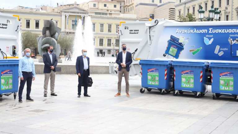 Δήμος Αθηναίων: Νέα εποχή στην ανακύκλωση με 27 σύγχρονα απορριμματοφόρα και 4.000 κάδους