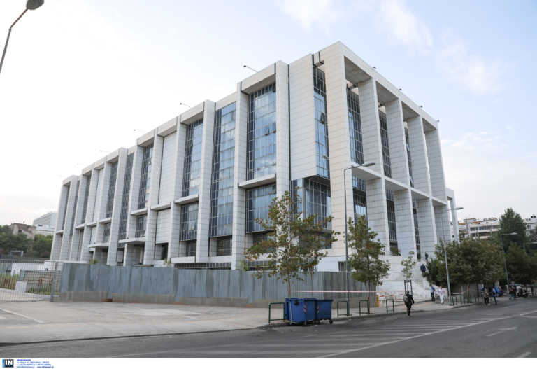 Εντοπίστηκε ύποπτη βαλίτσα στο Εφετείο - Στο σημείο τα ΤΕΕΜ