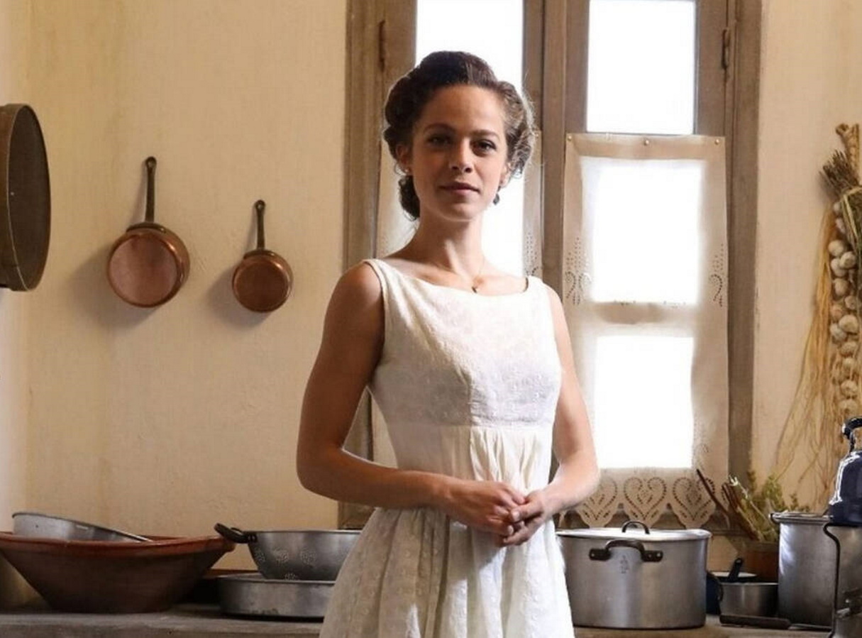 Άγριες Μέλισσες: Η Έλλη Τρίγγου ποζάρει όπως δεν την έχετε ξαναδεί στα γυρίσματα της σειράς (pic)