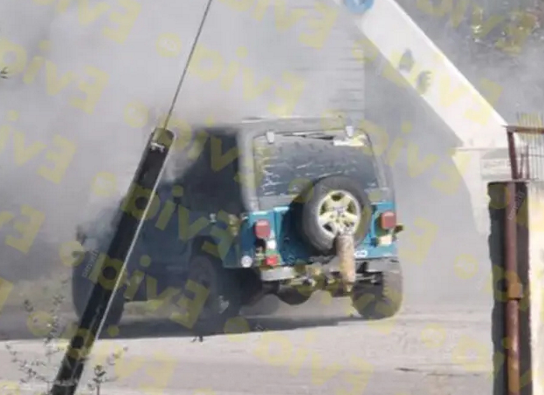 Εύβοια: Στο κόκκινο η αδρεναλίνη του οδηγού! Το αυτοκίνητο πήρε φωτιά εν κινήσει (Βίντεο)