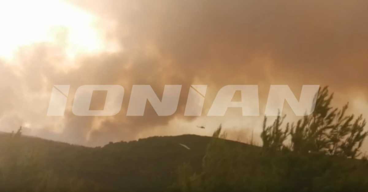 Ζάκυνθος: Η φωτιά πάνω από το Ναυάγιο! Νέες εικόνες από τη μάχη της κατάσβεσης (Βίντεο)