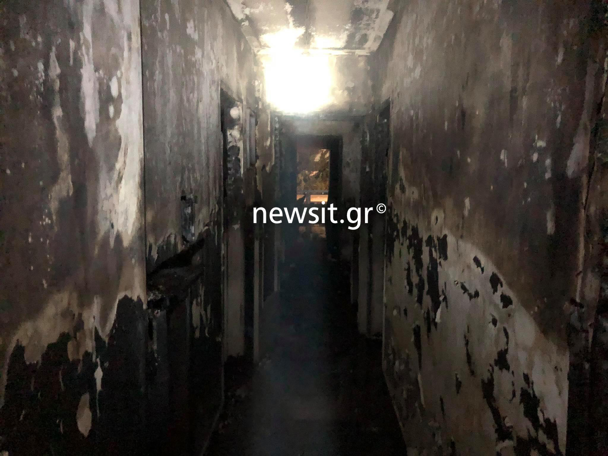 Κάηκε ολοσχερώς μονοκατοικία στην Άνω Γλυφάδα – Εικόνες από την ολική καταστροφή