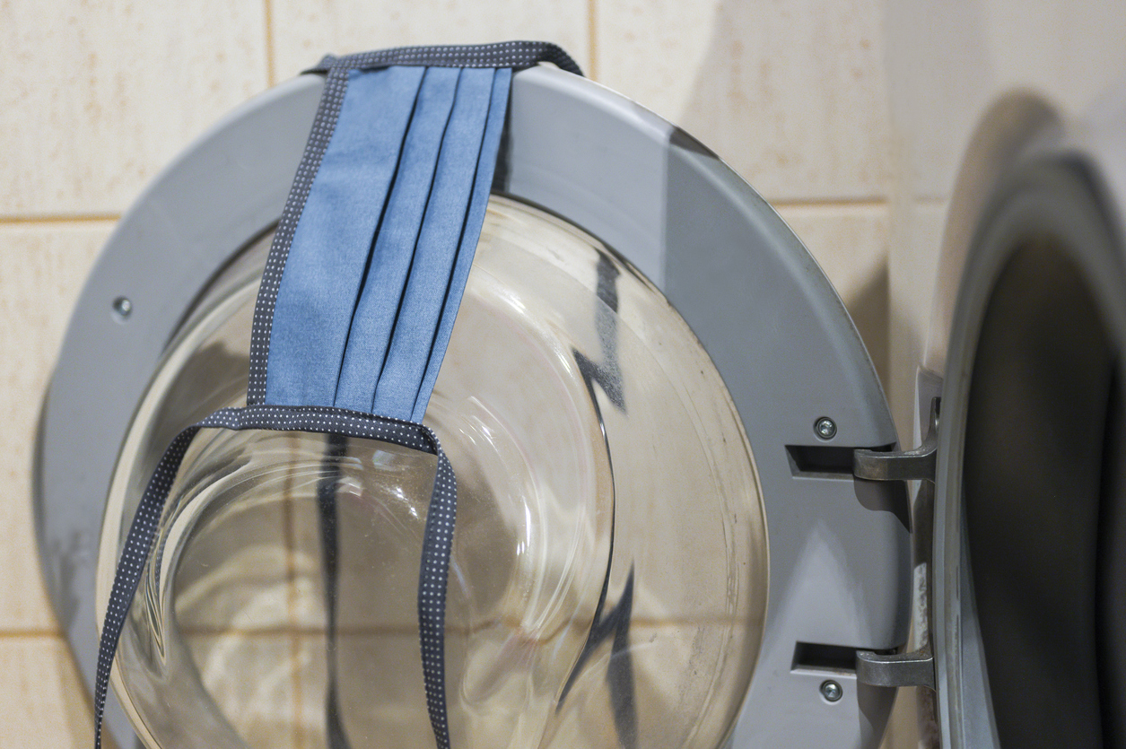 Οι υφασμάτινες μάσκες για τον κορονοϊό λειτουργούν αλλά μόνο αν κάνετε αυτό όταν τις βγάζετε