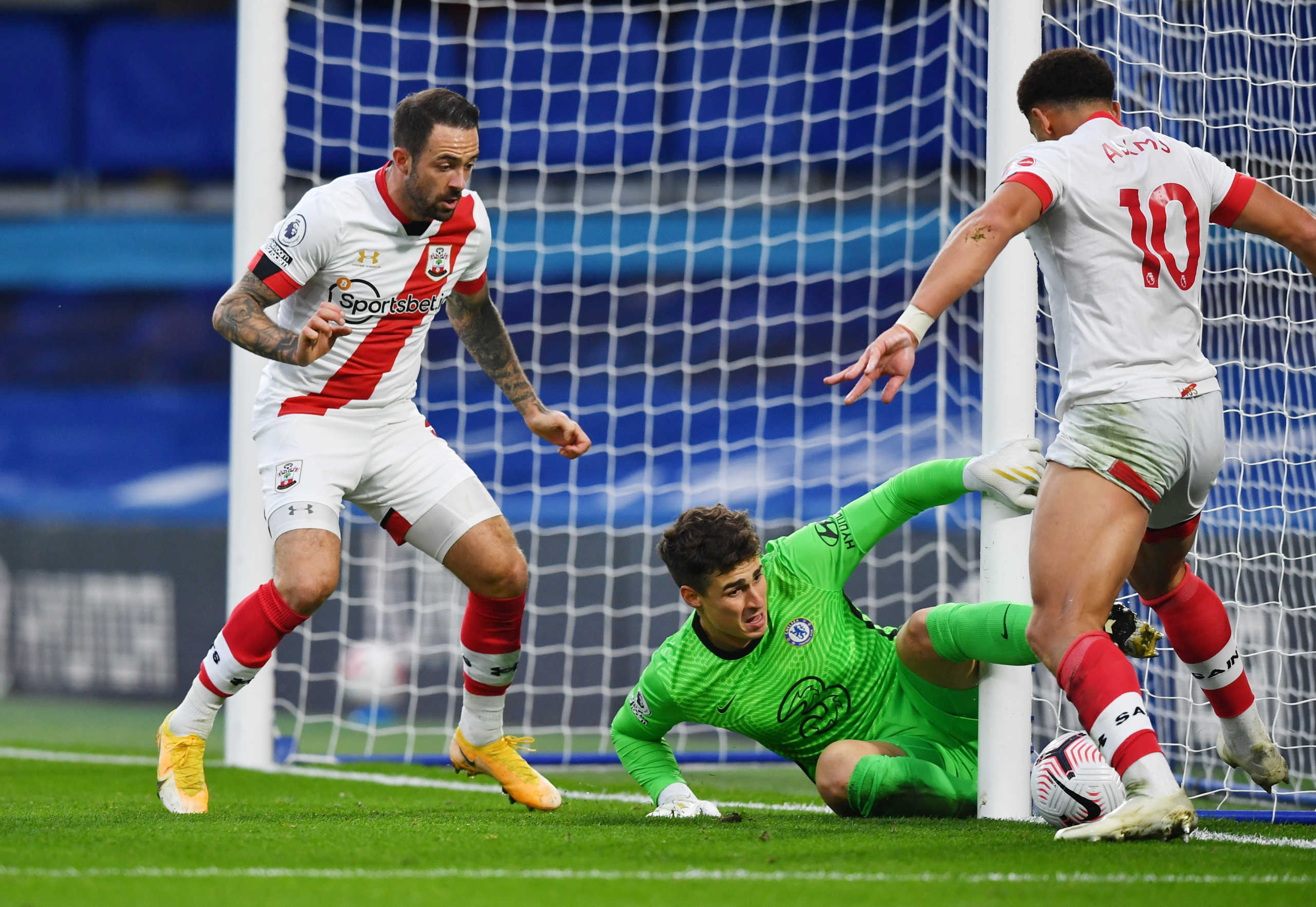Soccer Football - Premier League - Chelsea v Southampton - Stamford Bridge, London, Britain - October 17, 2020 Southampton's Che Adams goes past Chelsea's Kepa Arrizabalaga before scoring their second goal Pool via REUTERS