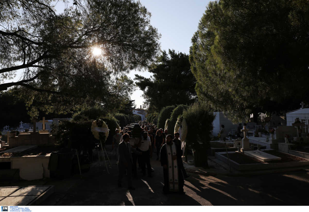 Αποκάλυψη για την κηδεία που έφερε μέτρα σε Θήβα, Χαλκίδα: 200 άτομα, κανένα μέτρο