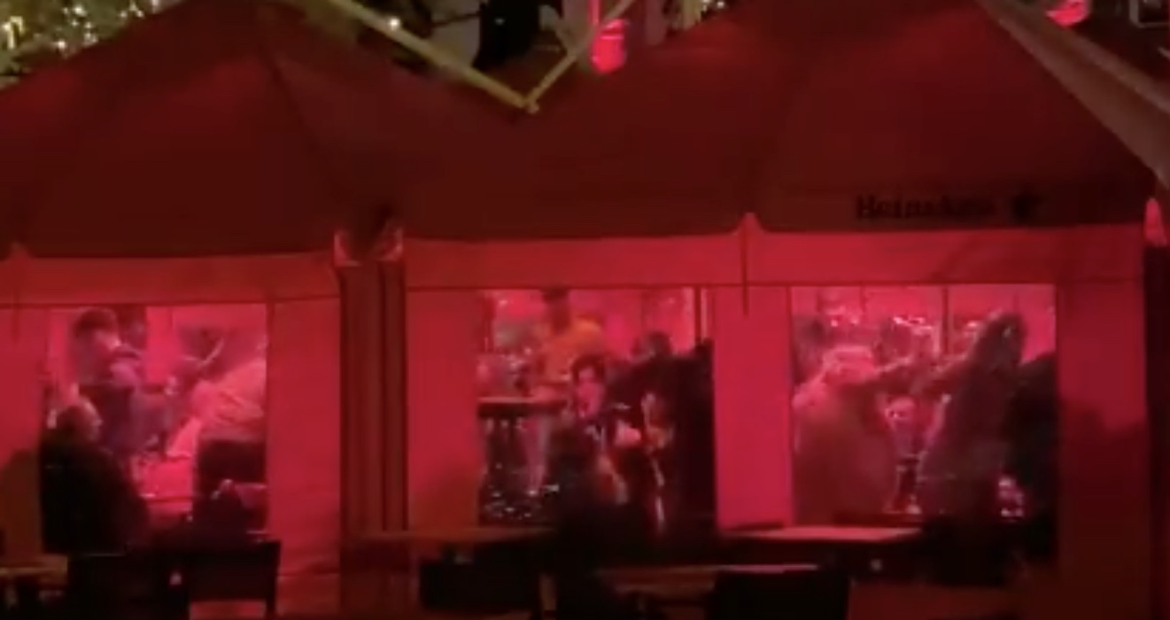 Οργή για το πάρτι κορονοϊού δίπλα στο Ολλανδικό Κοινοβούλιο εν μέσω lockdown (video)