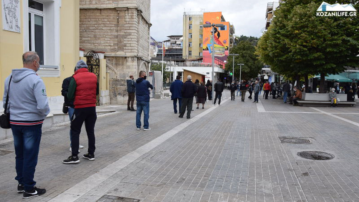 Κοζάνη: Κανείς δεν μπαίνει, κανείς δεν βγαίνει – Έλεγχοι στις εισόδους, ουρές για rapid test