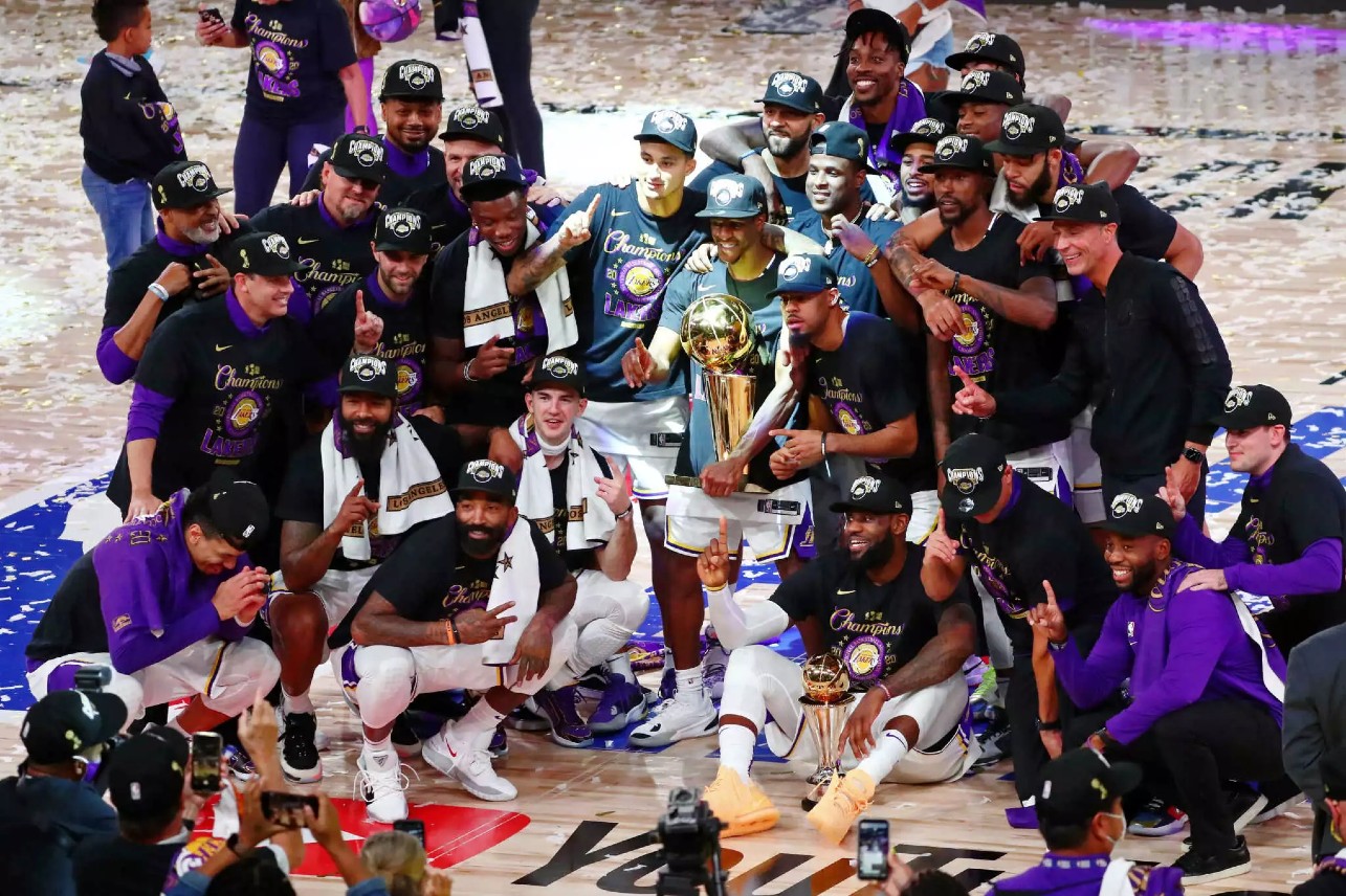 NBA: Η απονομή και οι τρελοί πανηγυρισμοί των Λέικερς (vid)