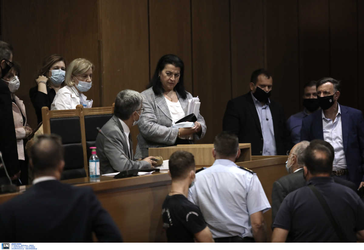 Δίκη Χρυσής Αυγής: Όλα τα μάτια στην “κόντρα” Λεπενιώτη – Οικονόμου για τις αναστολές