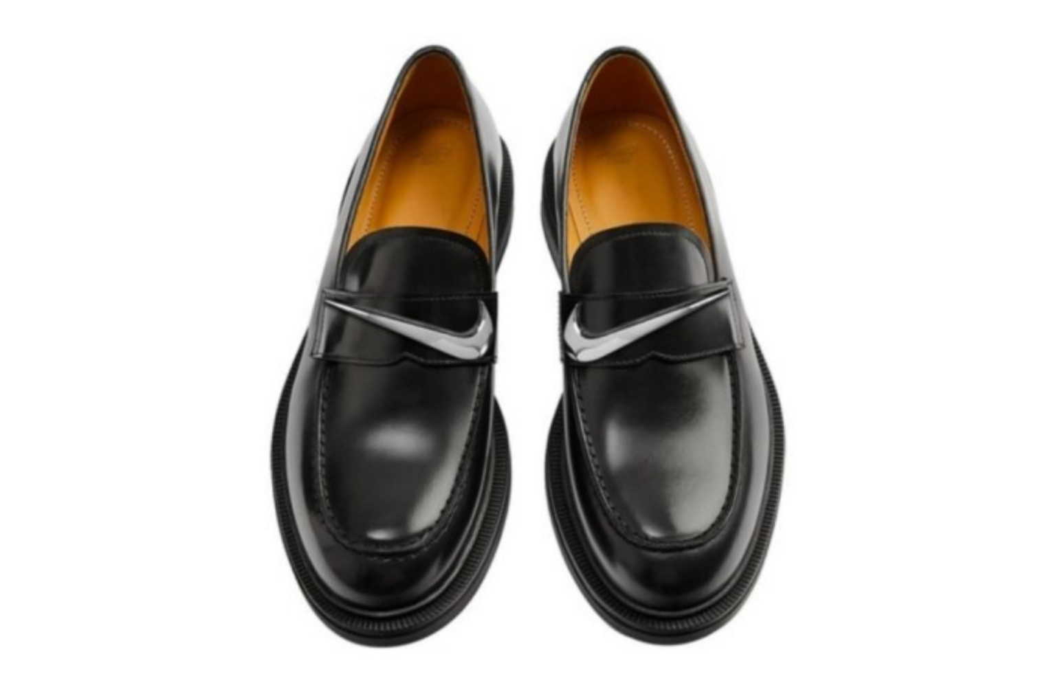 Θα φορούσατε ποτέ loafers ή τακούνια που φέρουν το λογότυπο της Nike;