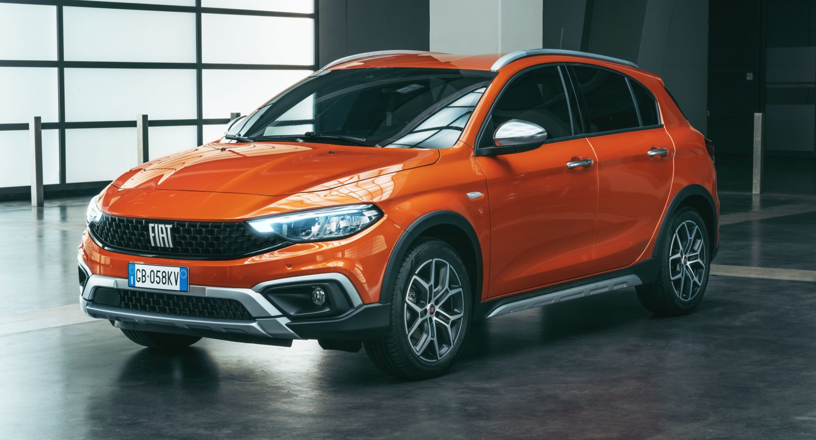 Νέο FIAT Tipo Cross με περιπετειώδη εμφάνιση