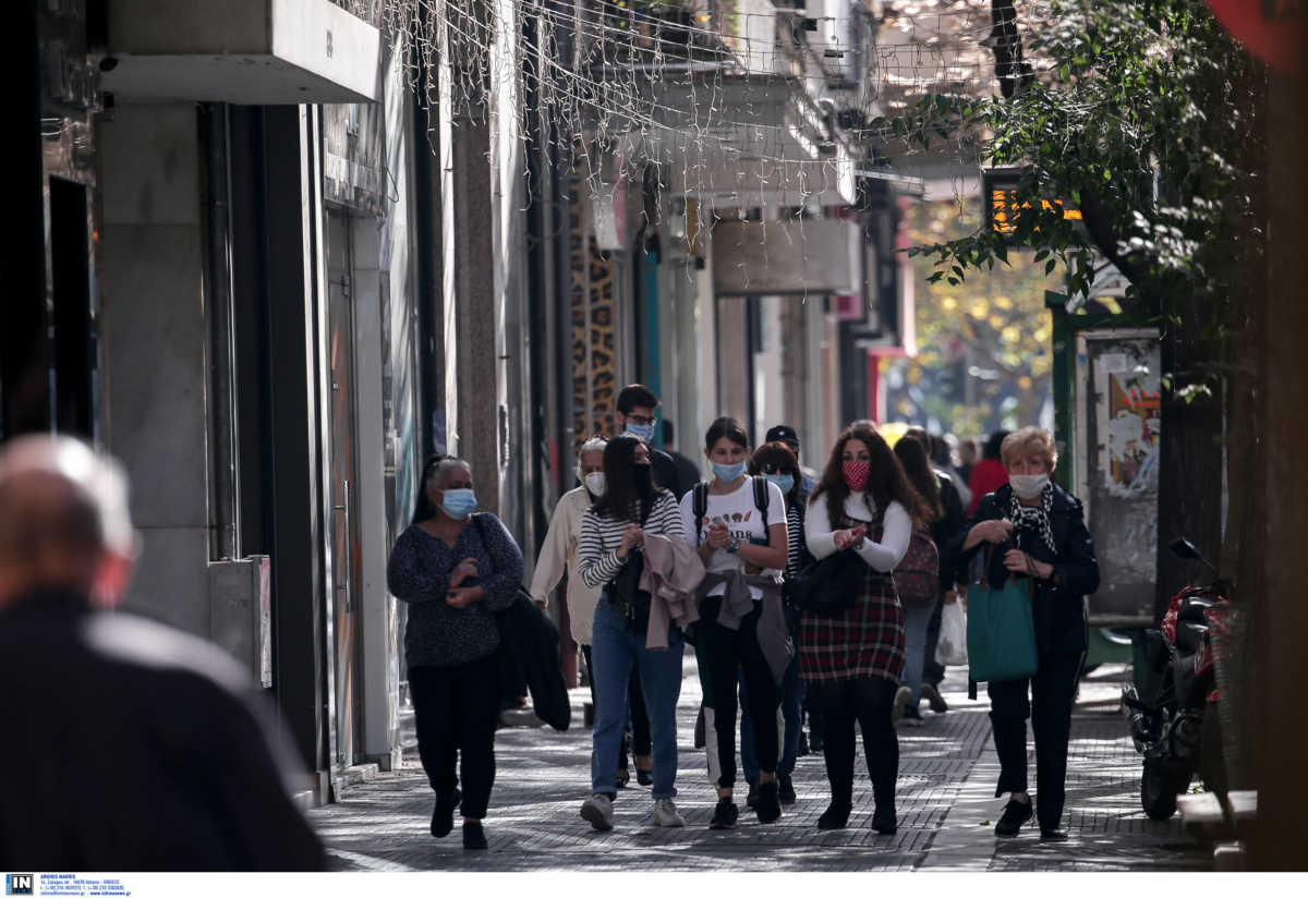 Κορονοϊός: Η πρώτη μέρα με μάσκα παντού – Εικόνες από Αθήνα και Θεσσαλονίκη