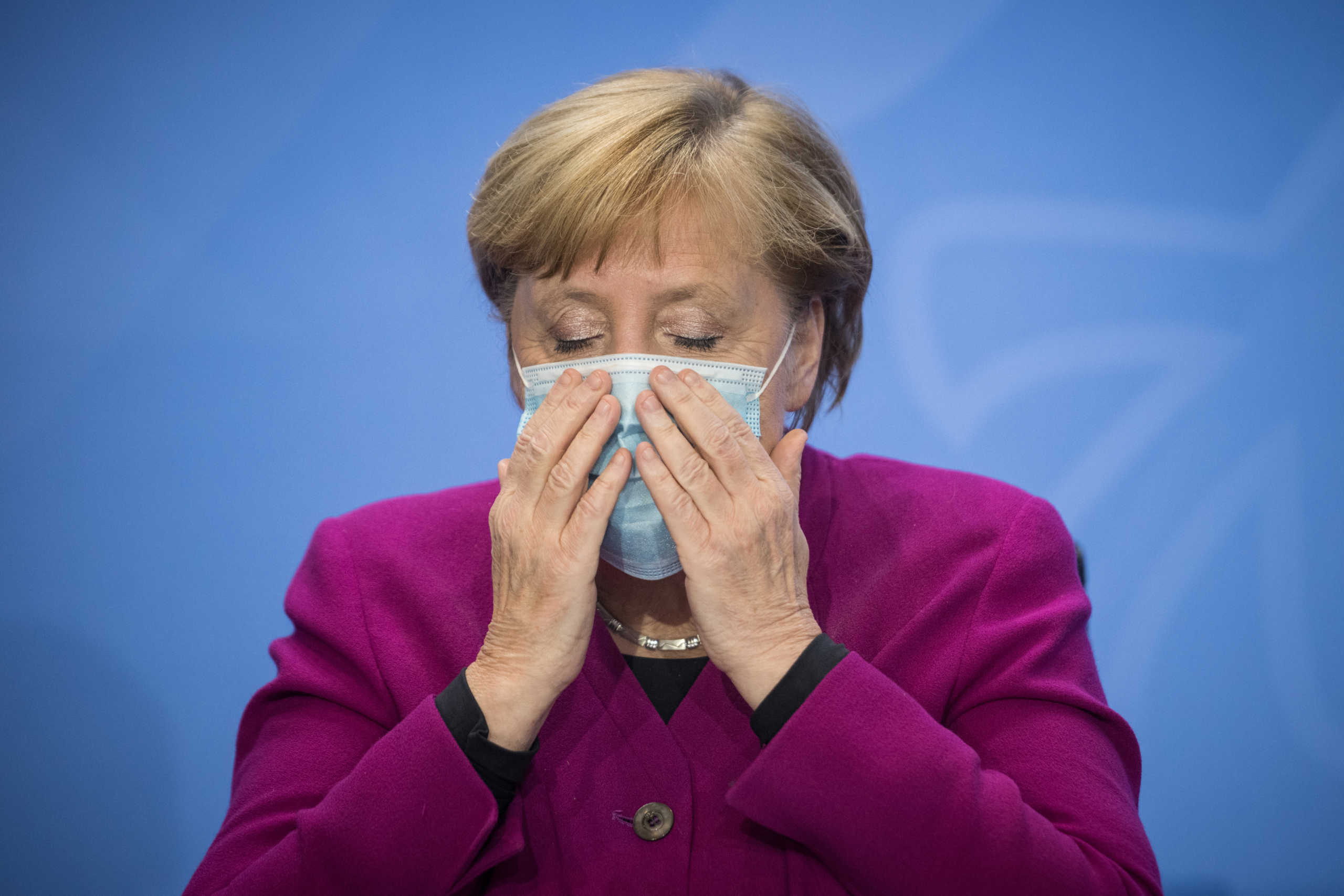 German Chancellor Angela Merkel puts on her mask at the end of a news conference after a meeting of the German federal states' leaders on the coronavirus disease (COVID-19) situation in Berlin, Germany October 14, 2020. Stefanie Loos