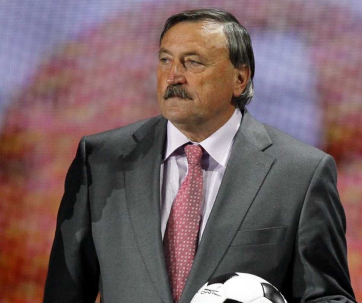 epa03022527 Antonin Panenka, member of the Czechoslovakia team that won the European Championship 1976, appears on stage during the UEFA EURO 2012 draw ceremony in Kiev, Ukraine, 02 December 2011.  EPA