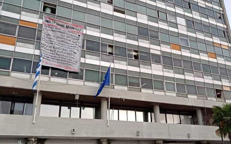 Θεσσαλονίκη: Κατάληψη στην Πρυτανεία του ΑΠΘ! Ο κορονοϊός και τα αιτήματα των φοιτητών (Φωτό)