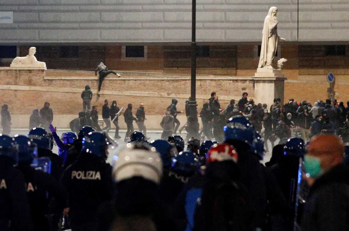 Far right demonstrators clash with police during a protest over the restrictions put in place to curb the coronavirus disease (COVID-19) infections in Rome, Italy October 27, 2020. REUTERS