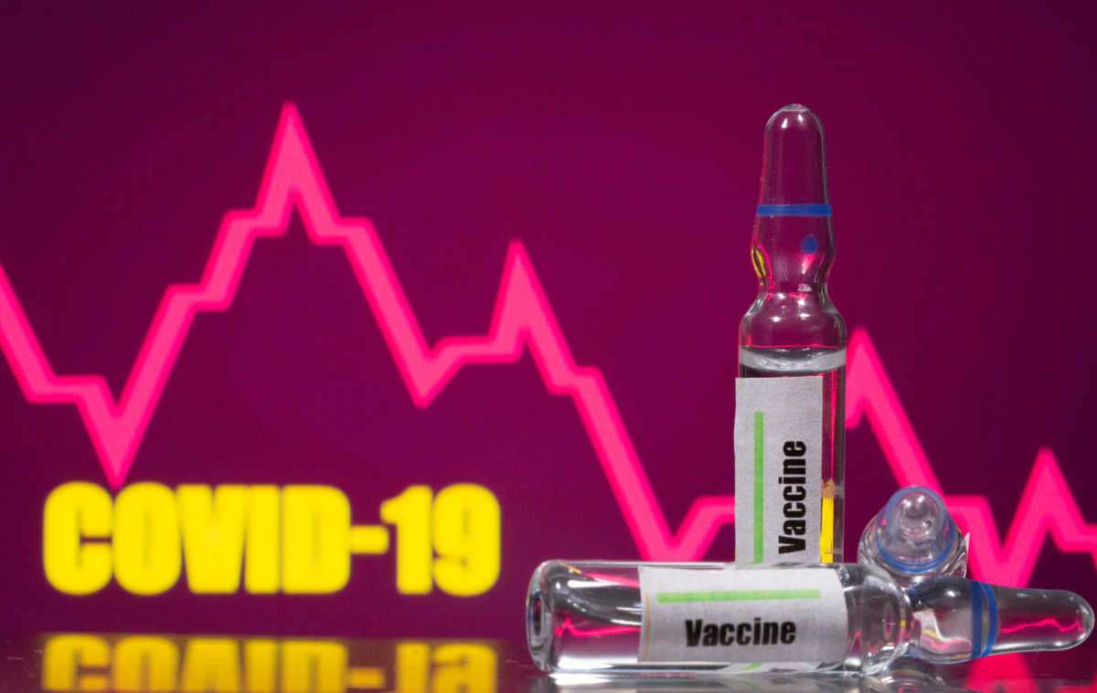 Πώς τα εμβόλια συμβάλουν στην επαναφορά της κανονικότητας: Δημόπουλος και Μαγιορκίνης απαντούν