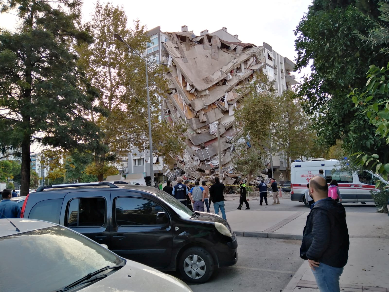Locals look at a damaged building after a strong earthquake struck the Aegean Sea on Friday and was felt in both Greece and Turkey, where some buildings collapsed in the coastal province of Izmir, Turkey, October 30, 2020. REUTERS