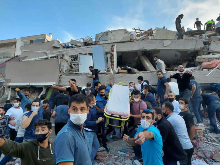 Σεισμός: Επικοινωνία Δένδια – Τσαβούσογλου – Έτοιμη η Ελλάδα για αποστολή βοήθειας στη Σμύρνη