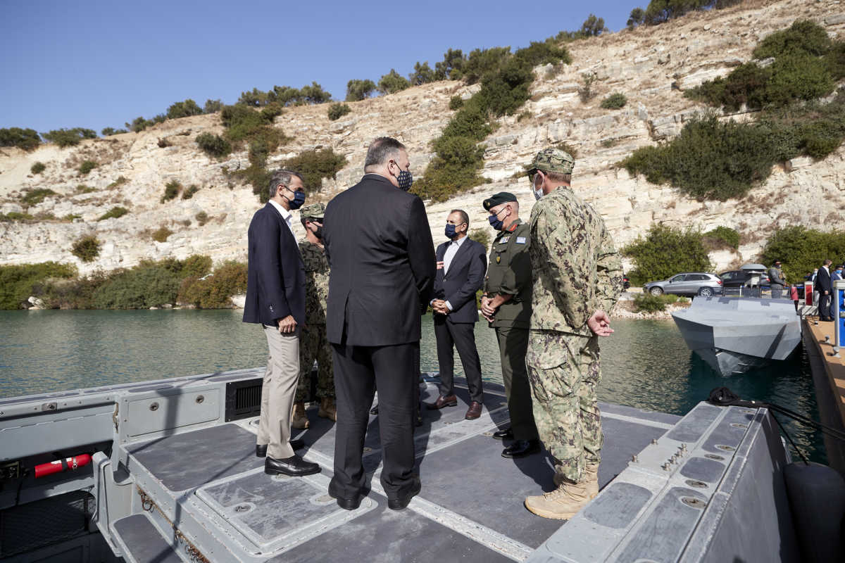 Τους ενοχλεί η Σούδα: “Αποσταθεροποιητική η παρουσία των ΗΠΑ” λέει η Άγκυρα!