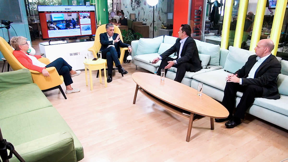 σύσκεψη στο γραφείο του newsit