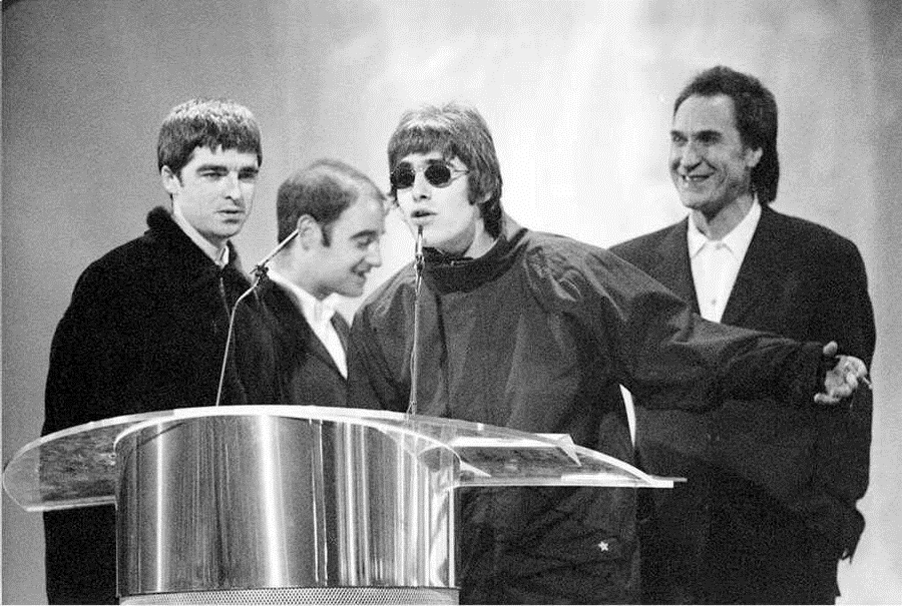Οι The Kinks γιορτάζουν τα 50α γενέθλια του «Lola Versus Powerman» με πλούσια επανέκδοση