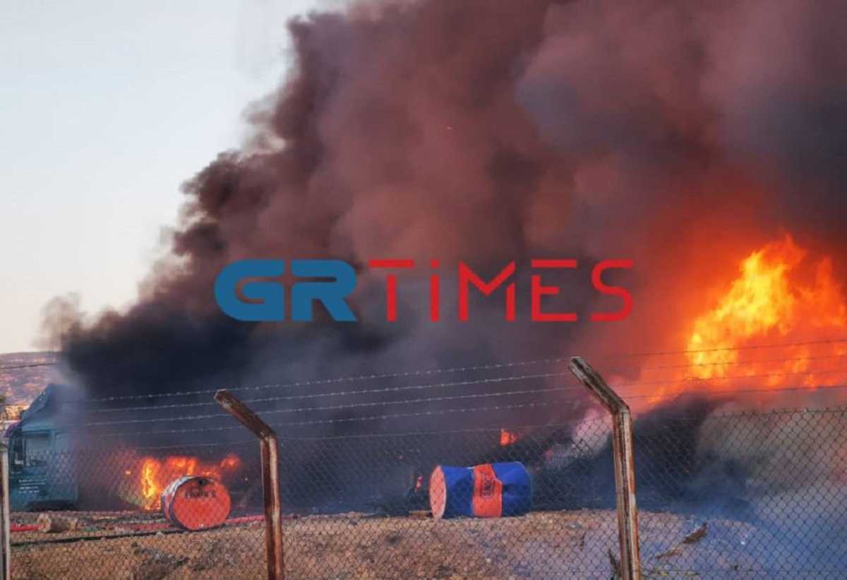 Φωτιά σε μάντρα στη Δυτική Θεσσαλονίκη (video)